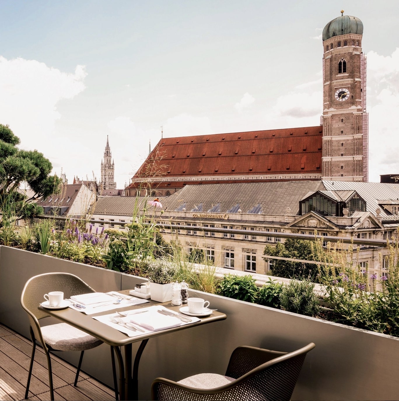 Blue Spa Bar & Lounge | Die besten Rooftop Bars in München | Mr. München | Foto: Blue Spa Bar & Lounge